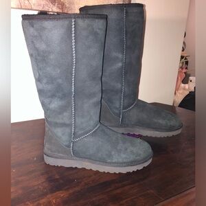 UGG Tall Boots Women’s 9 NEW CONDITION Black